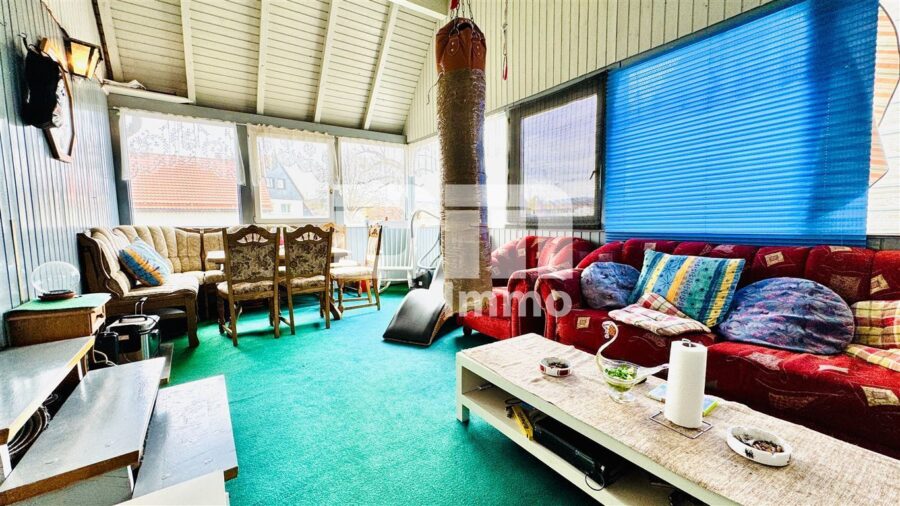 Modernisiertes Zweifamilienhaus BJ mit Gewerbeanteil, Anbau und enormen Platzangebot - OG WE2 Wintergarten / Zugang Balkon